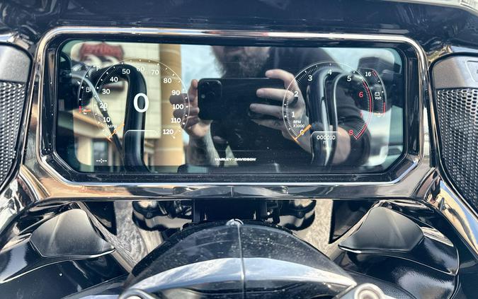 2026 Harley-Davidson® Road Glide 3 Vivid Black - Black Finish