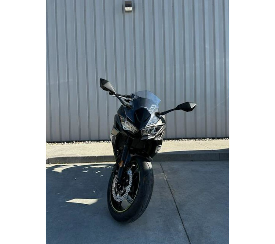 2024 Kawasaki Ninja® 650 - Metallic Matte Graphenesteel Gray/Ebony