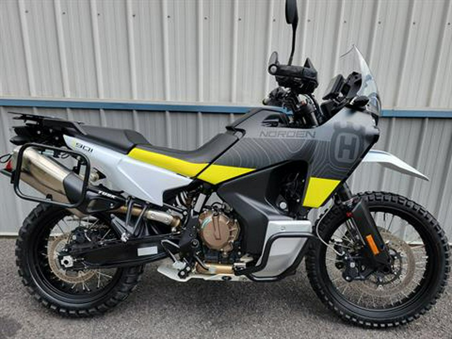 2022 Husqvarna Norden 901