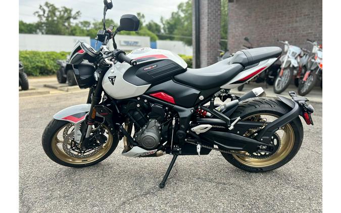 2026 Trident 800 - Triumph