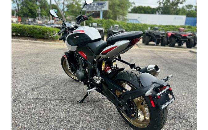 2026 Trident 800 - Triumph
