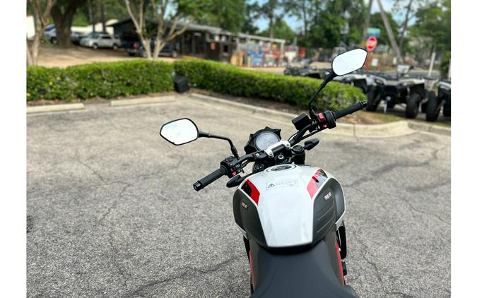 2026 Trident 800 - Triumph