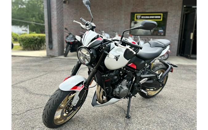 2026 Trident 800 - Triumph