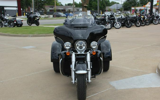 2022 Harley-Davidson Tri Glide Ultra Vivid Black