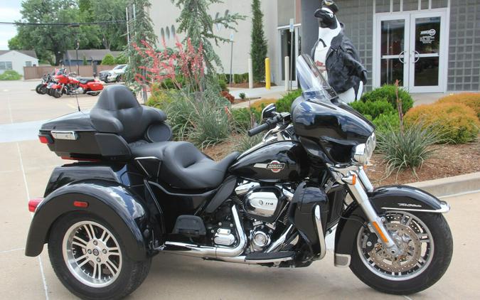 2022 Harley-Davidson Tri Glide Ultra Vivid Black