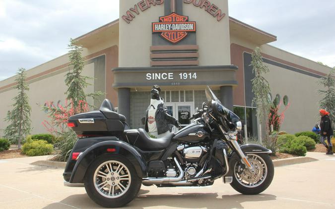 2022 Harley-Davidson Tri Glide Ultra Vivid Black