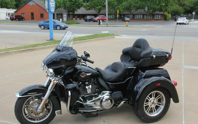 2022 Harley-Davidson Tri Glide Ultra Vivid Black