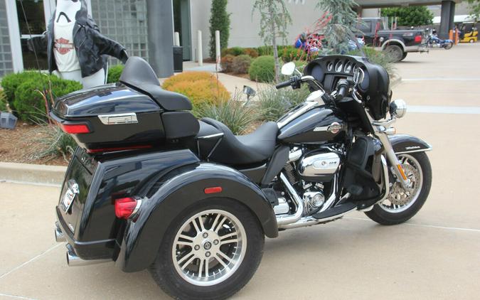 2022 Harley-Davidson Tri Glide Ultra Vivid Black