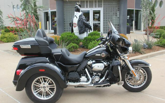 2022 Harley-Davidson Tri Glide Ultra Vivid Black