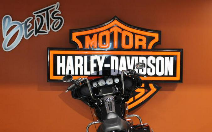 2017 Harley-Davidson® FLHXS - Street Glide® Special