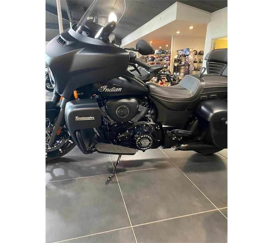 2023 Indian Motorcycle® Roadmaster® Dark Horse® Black Smoke