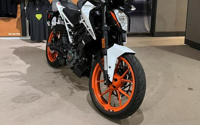 2020 KTM 200 Duke Review: Urban Motorcycle (15 Fast Facts)