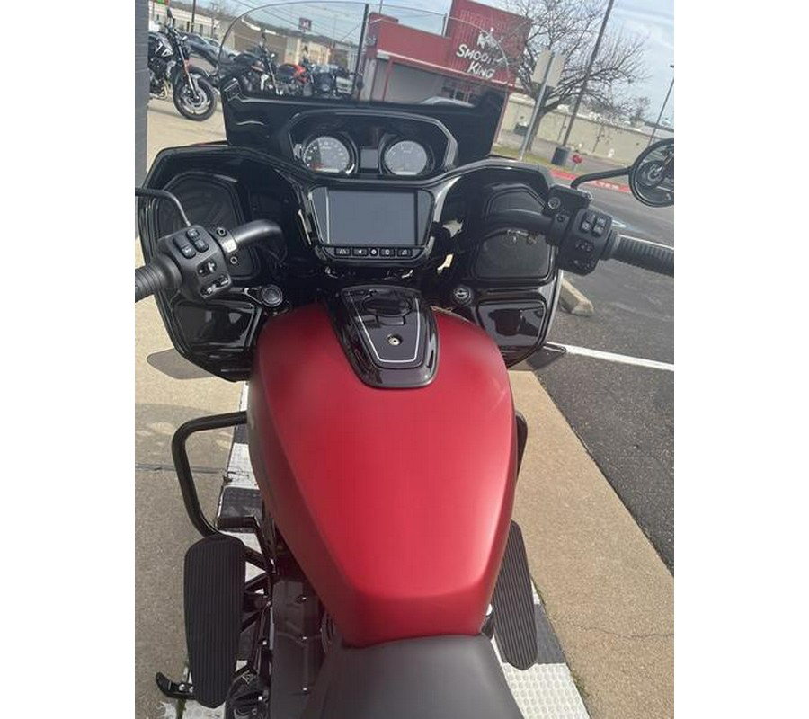 2024 Indian Motorcycle® Challenger® Dark Horse® w/PowerBand Audio Pkg Sunset Red Smoke