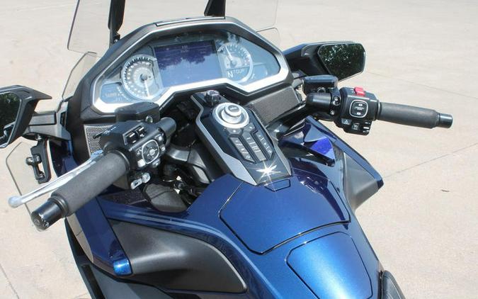 2018 Honda® Gold Wing Tour Pearl Hawkseye Blue