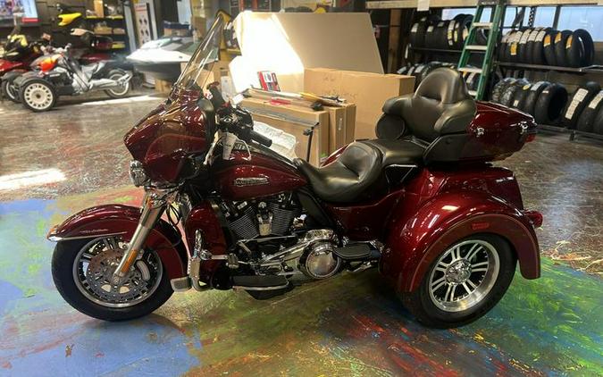 2017 Harley-Davidson® FLHTCUTG - Tri Glide® Ultra