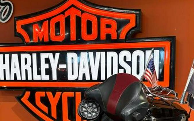 2011 Harley-Davidson® FLHTCUSE6 - CVO™ Ultra Classic® Electra Glide®