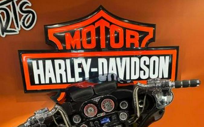 2011 Harley-Davidson® FLHTCUSE6 - CVO™ Ultra Classic® Electra Glide®