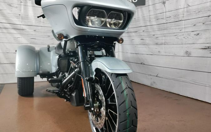 2024 Harley-Davidson Road Glide 3 Atlas Silver Metallic – Black Finish