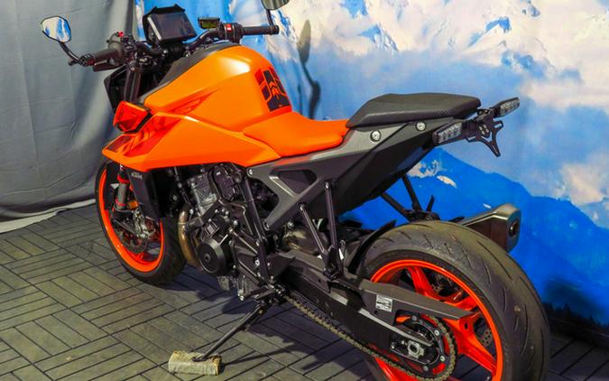 2024 KTM 990 Duke