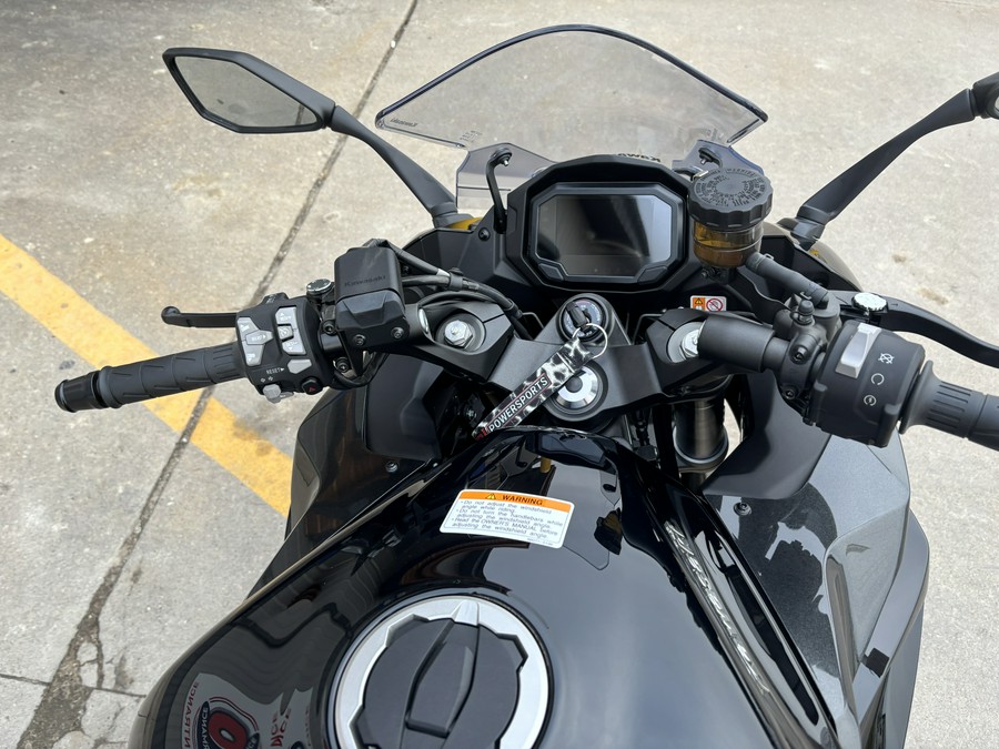 2025 Kawasaki Ninja 1100SX ABS