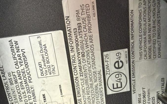 2023 Ducati Streetfighter V2 Storm Green