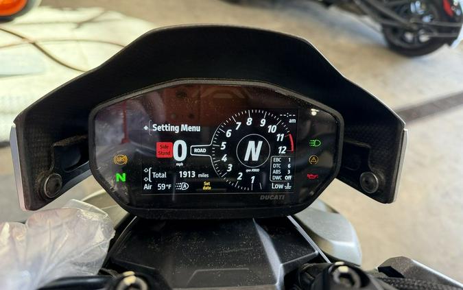 2023 Ducati Streetfighter V2 Storm Green