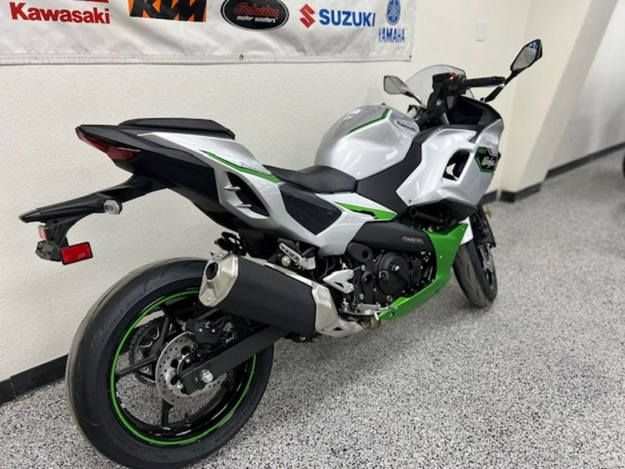 2024 Kawasaki Ninja® 7 Hybrid ABS