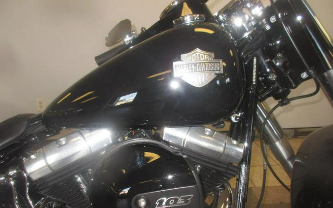 2016 Harley-Davidson® FLS - Softail Slim®
