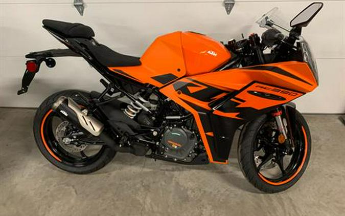 2022 KTM RC 390 Review [11 Fast Facts From the Street + Track]