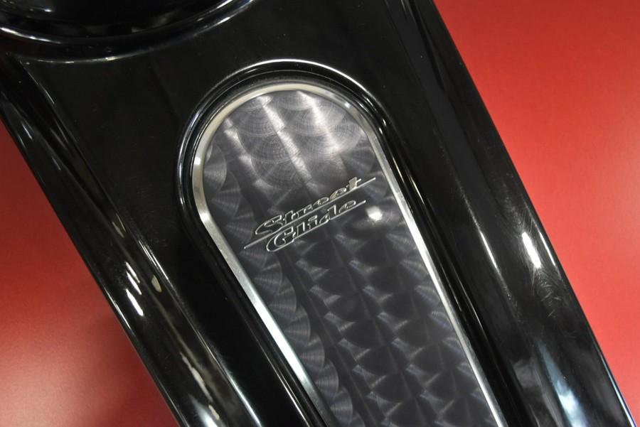 2019 Harley-Davidson Street Glide Special Wicked Red Denim