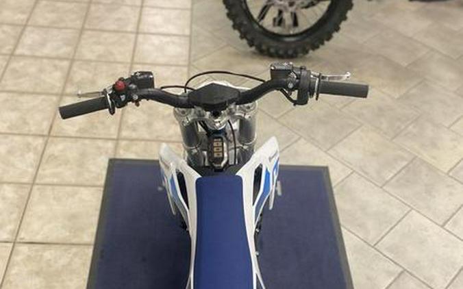 2023 Husqvarna® EE3