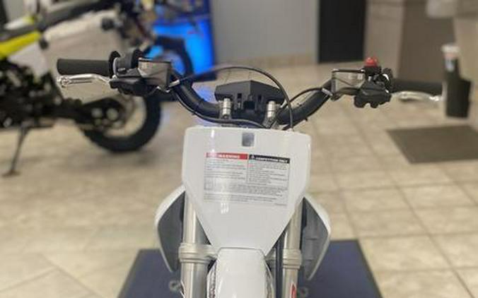 2023 Husqvarna® EE3