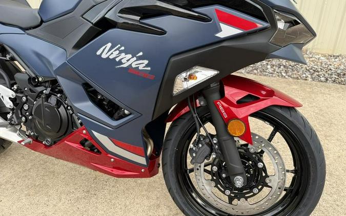 2026 Kawasaki Ninja® 500 ABS Metallic Matte Twilight Blue