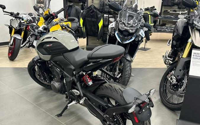 2026 Triumph Trident 660 Triple Tribute Edition Sapphire Black and Cobalt Blue