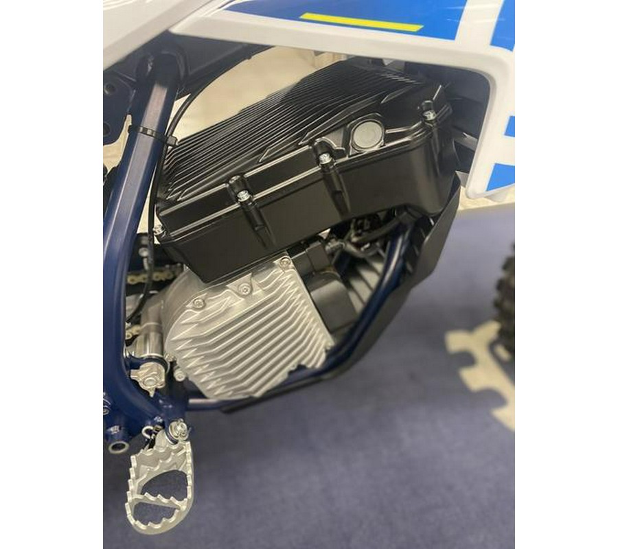 2023 Husqvarna® EE3