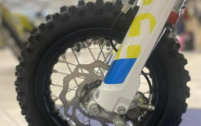 2023 Husqvarna® EE3