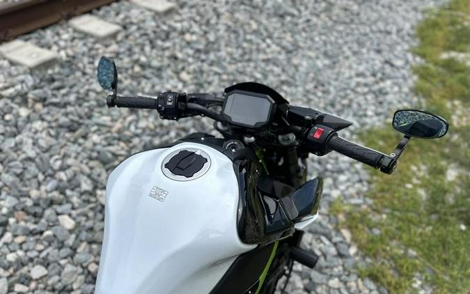 2021 Kawasaki Z900 ABS Pearl Blizzard White/Metallic Spark Black