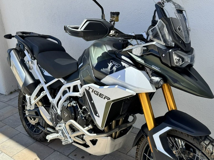 2025 Triumph Tiger 900 Rally Pro Matte Khaki Green / Matte Phantom Black