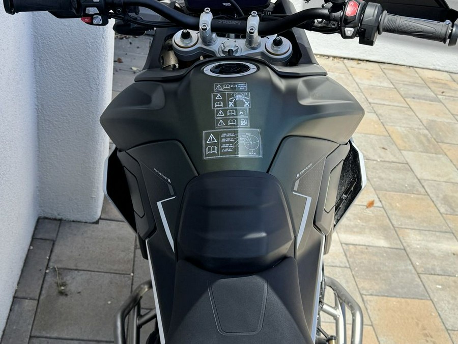 2025 Triumph Tiger 900 Rally Pro Matte Khaki Green / Matte Phantom Black