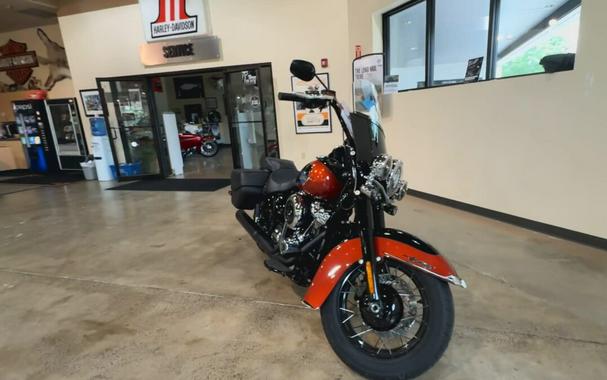 2025 Harley-Davidson Heritage Classic Whiskey Fire / Vivid Black w/Laced Wheels