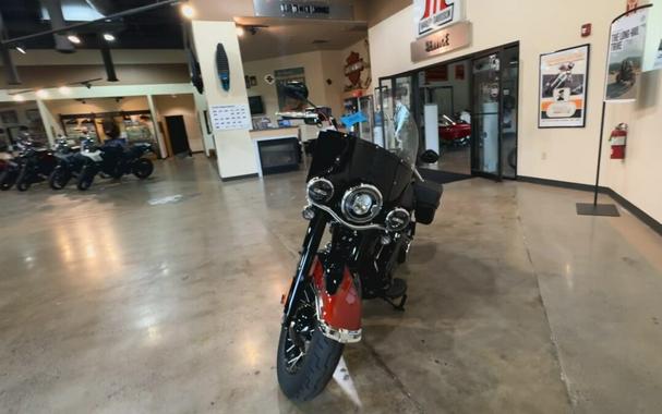 2025 Harley-Davidson Heritage Classic Whiskey Fire / Vivid Black w/Laced Wheels