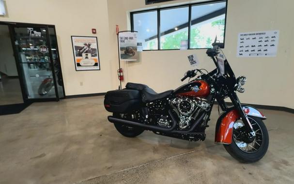 2025 Harley-Davidson Heritage Classic Whiskey Fire / Vivid Black w/Laced Wheels