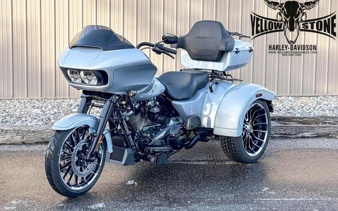 2024 Harley-Davidson® Road Glide® 3 Atlas Silver Metallic - Black Finish