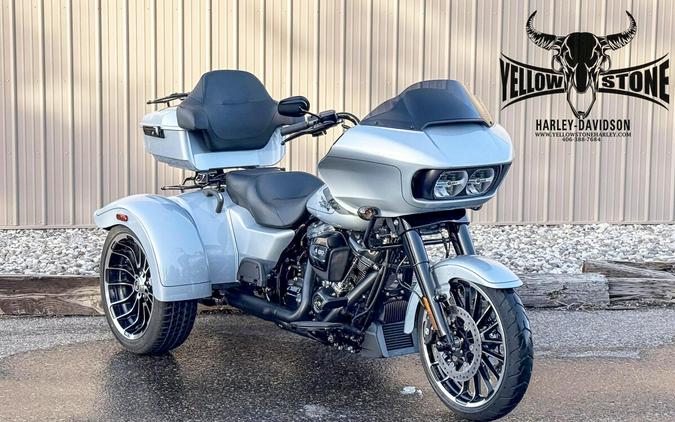2024 Harley-Davidson® Road Glide® 3 Atlas Silver Metallic - Black Finish