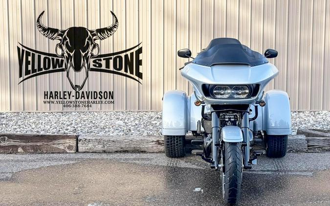 2024 Harley-Davidson® Road Glide® 3 Atlas Silver Metallic - Black Finish