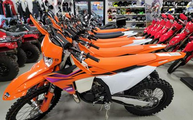 FIRST LOOK! KTM INTRODUCES 2024 KTM 300XC-W HARD-ENDURO MODEL