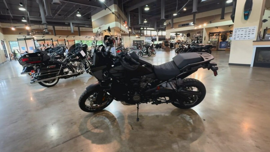 2025 Harley-Davidson Pan America® 1250 Special Vivid Black w/Laced Wheels