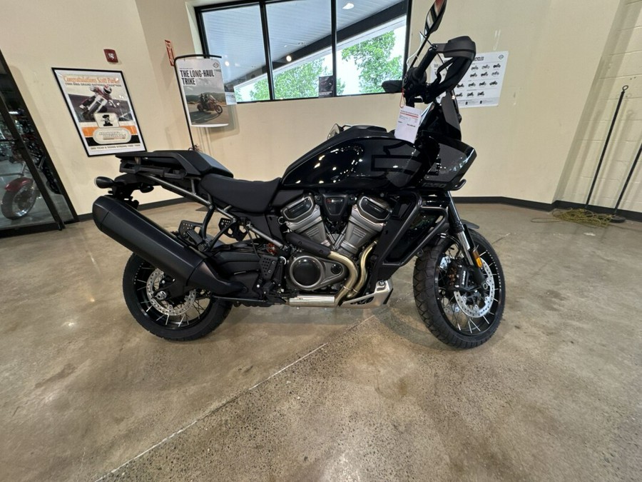 2025 Harley-Davidson Pan America® 1250 Special Vivid Black w/Laced Wheels