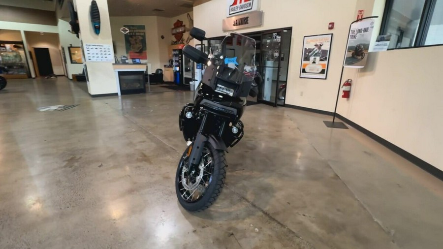 2025 Harley-Davidson Pan America® 1250 Special Vivid Black w/Laced Wheels