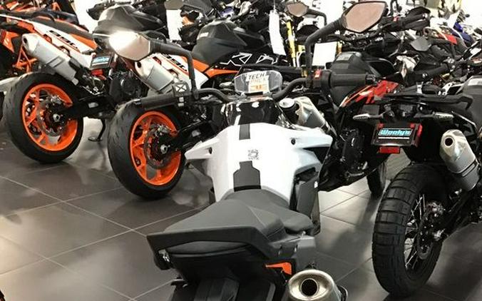 2024 KTM 790 Duke